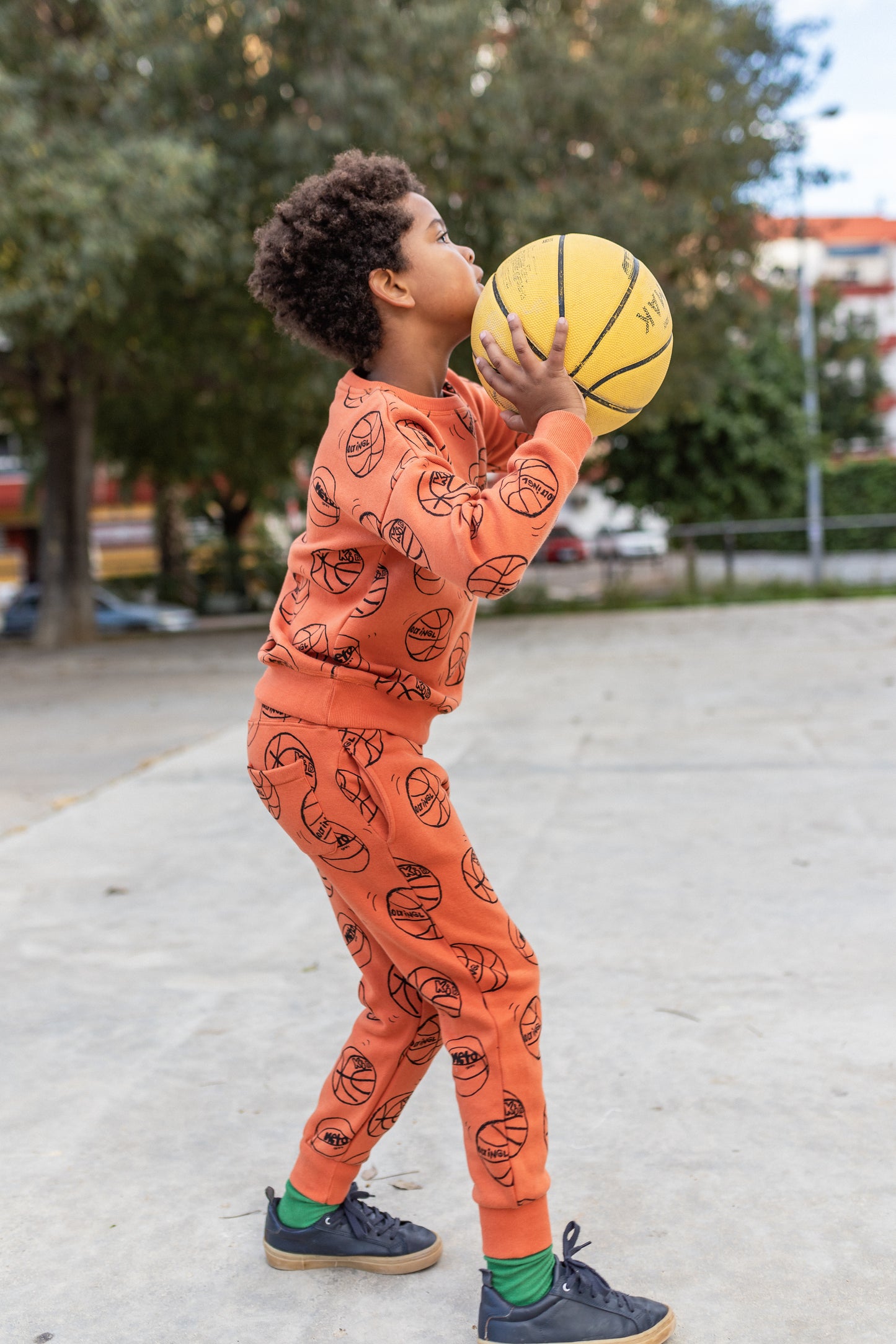 BASKETBALL PANTS